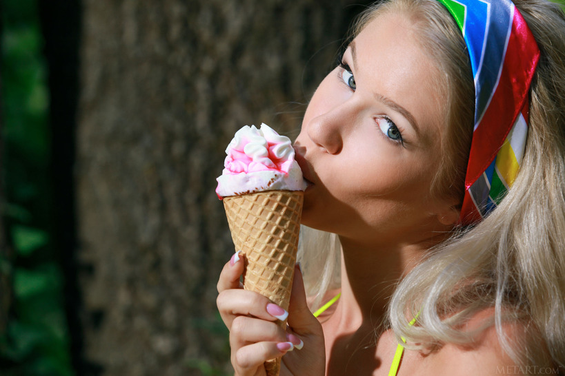 Sexy blonde bombshell Genevieve Gandi licks her ice cream 03