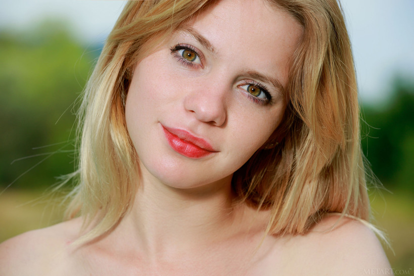 Sexy Russian blonde Elisa Liv 09