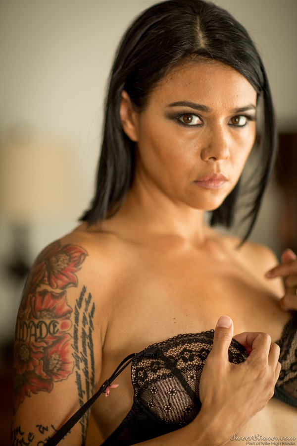 Latina MILF Dana Vespoli Strips Off Her Sexy Lingerie 02