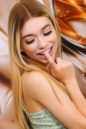 Jessica Marie Getting Her Fingers Wet