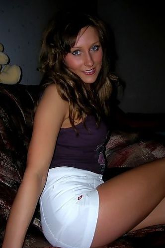 Amateur brunette posing